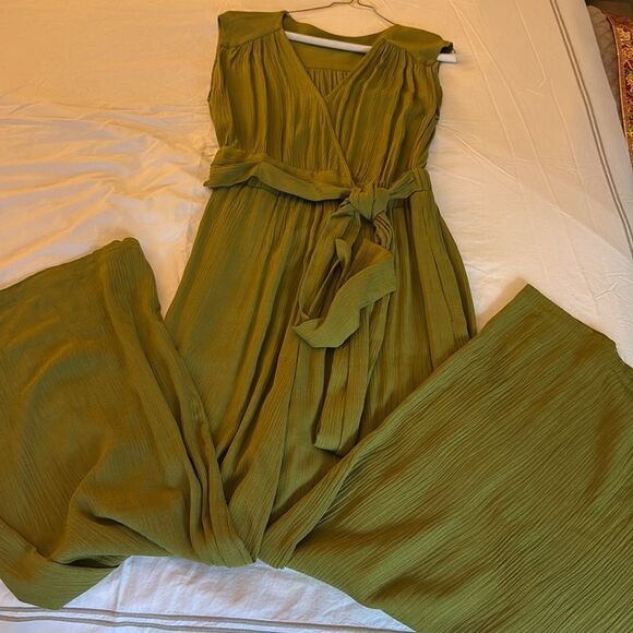 NWOT Be Cool Pleated Wrap Wide Leg Jumpsuit. Green. Size Small. - Picture 1 of 10